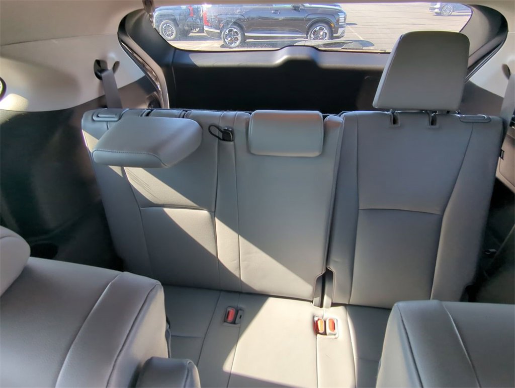 Used 2021 Toyota Highlander XLE image 14