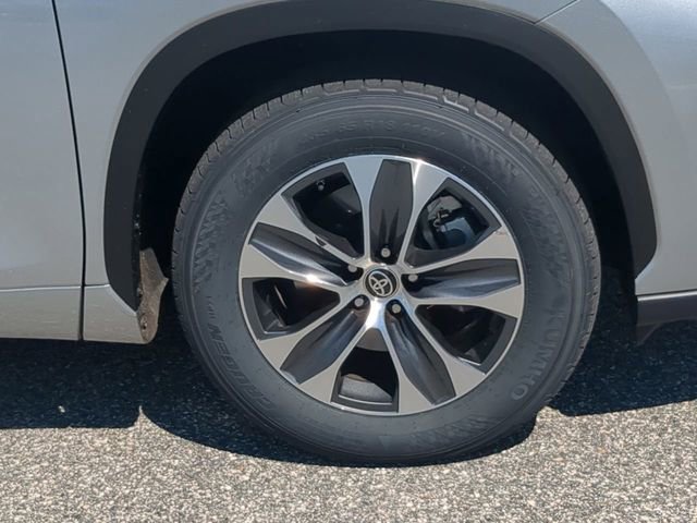 Used 2023 Toyota Highlander XLE image 11