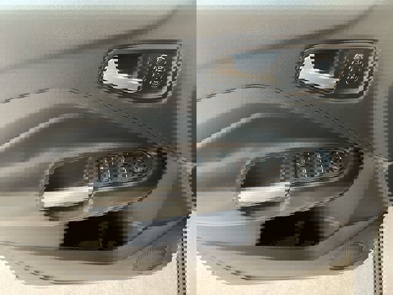 Used 2017 Ford Escape SE w/ Equipment Group 201A image 13