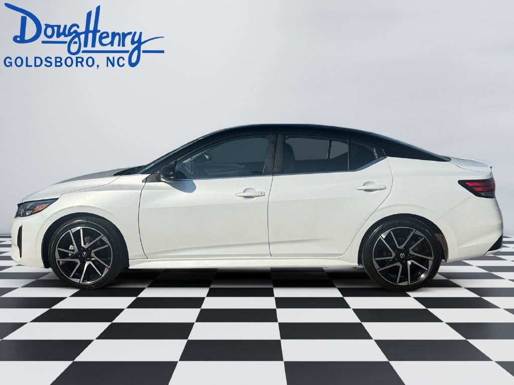 Used 2025 Nissan Sentra SR FWD image 2