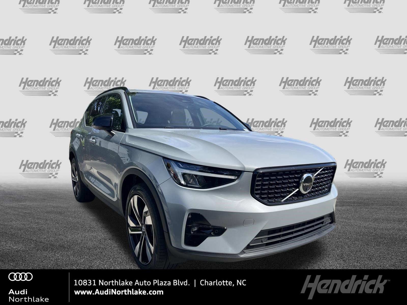 Used 2024 Volvo XC40 B5 Plus w/ Protection Package Premier AWD/4WD image 1