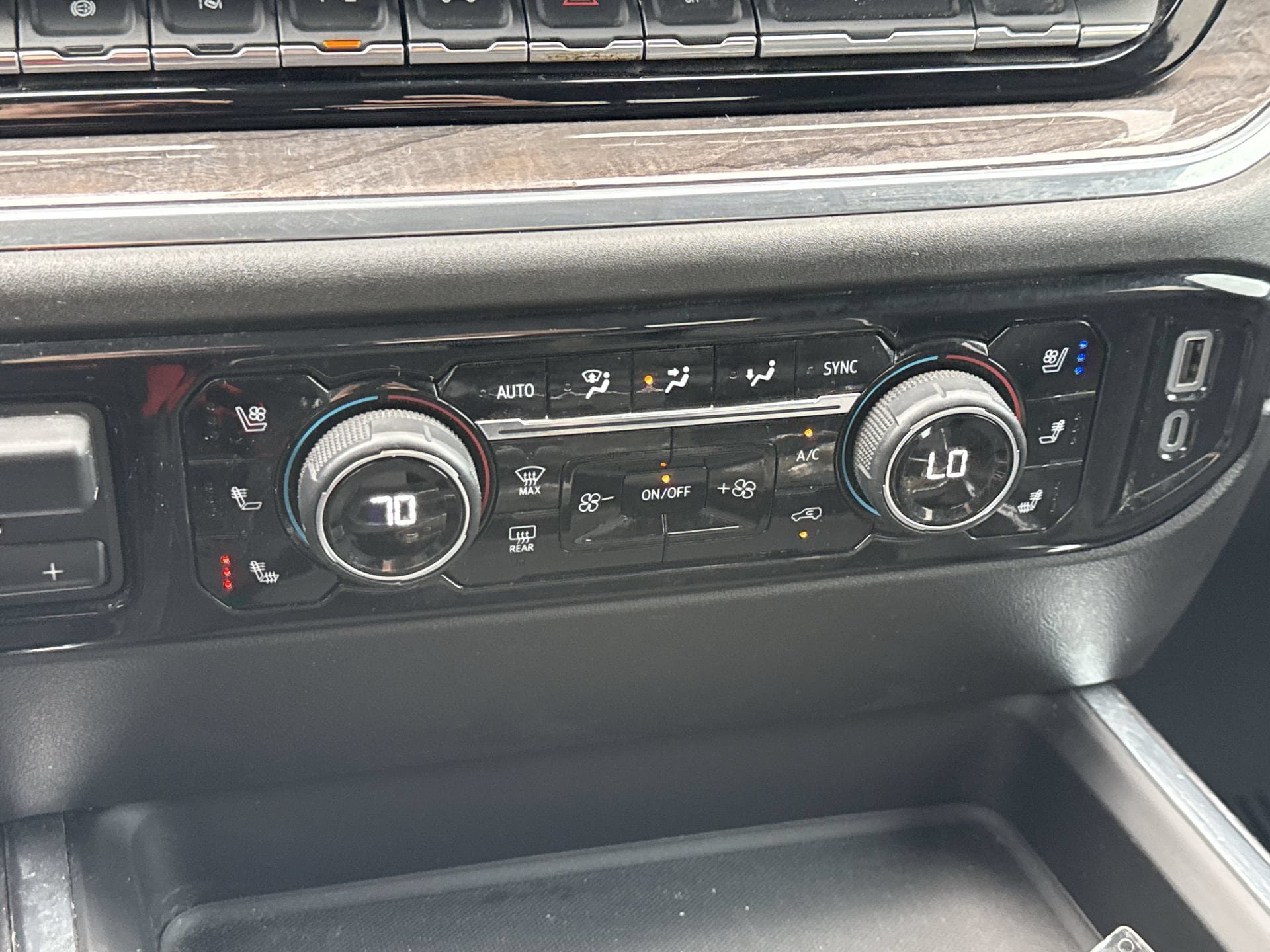 Used 2024 Chevrolet Silverado 2500 LTZ w/ LTZ Premium Texas Edition AWD/4WD image 17