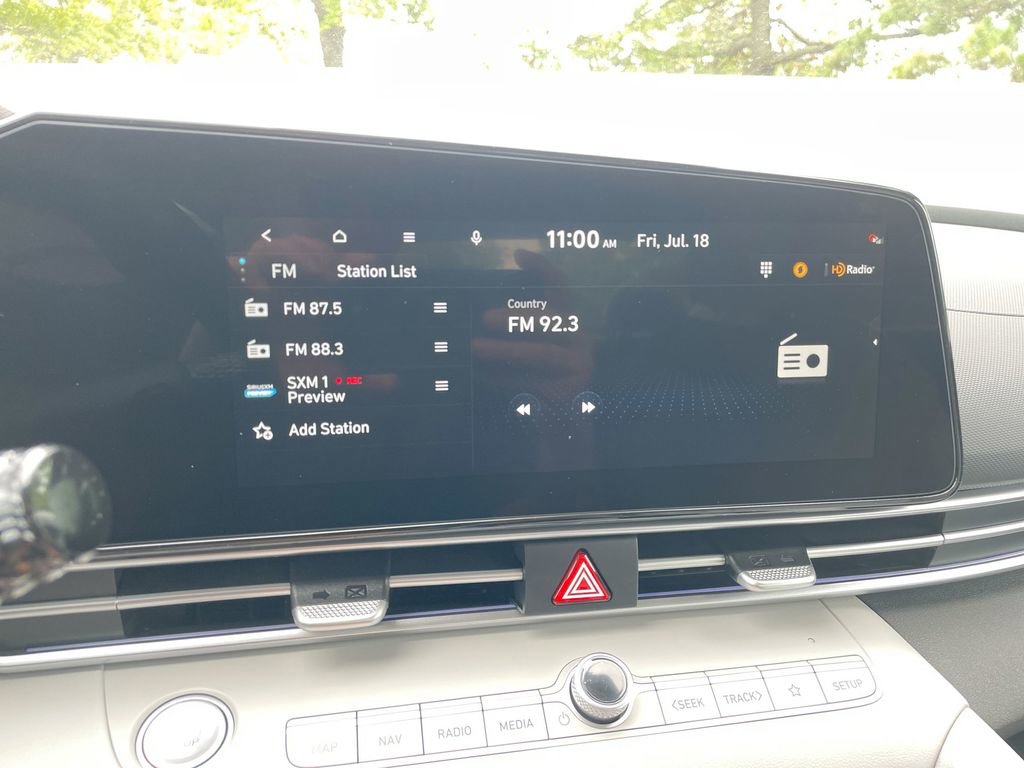 New 2025 Hyundai Elantra Limited image 41