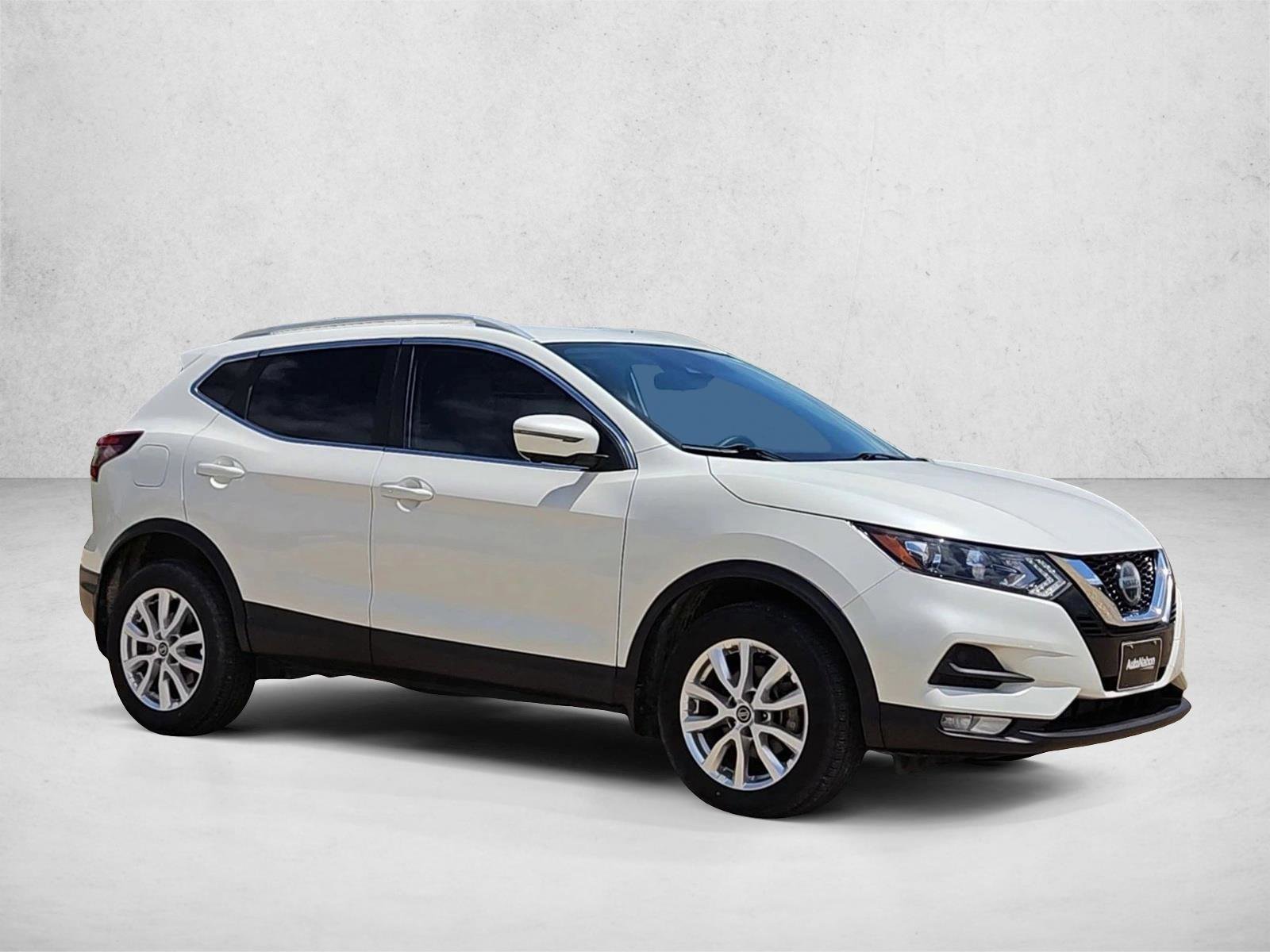 Used 2022 Nissan Rogue Sport SV w/ Technology Package FWD image 2