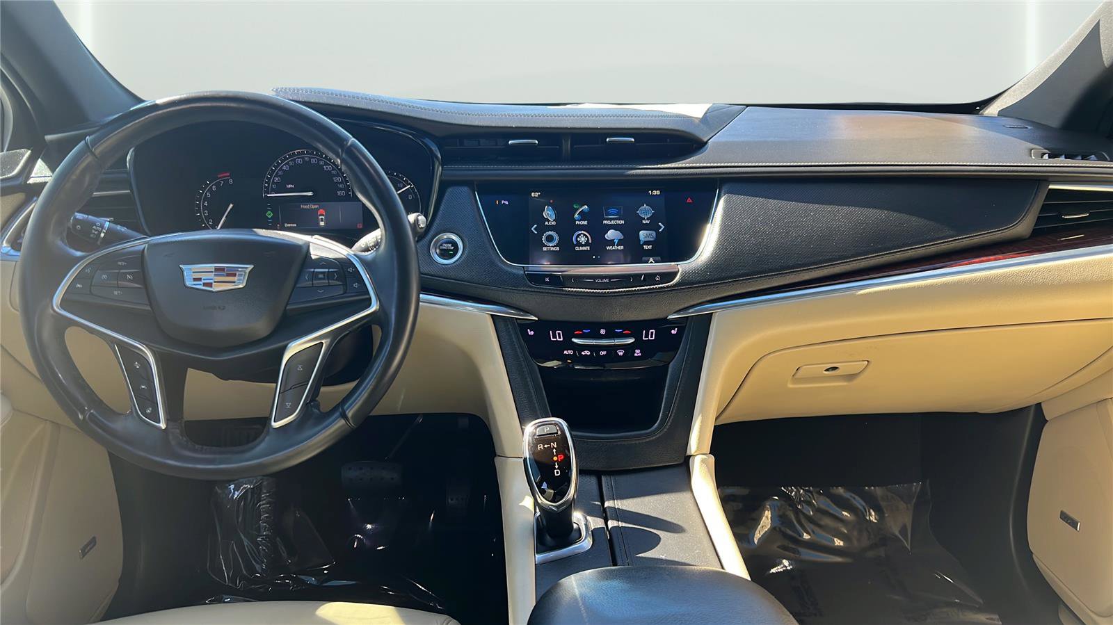 Used 2018 Cadillac XT5 Luxury w/ Driver Awareness Package image 9