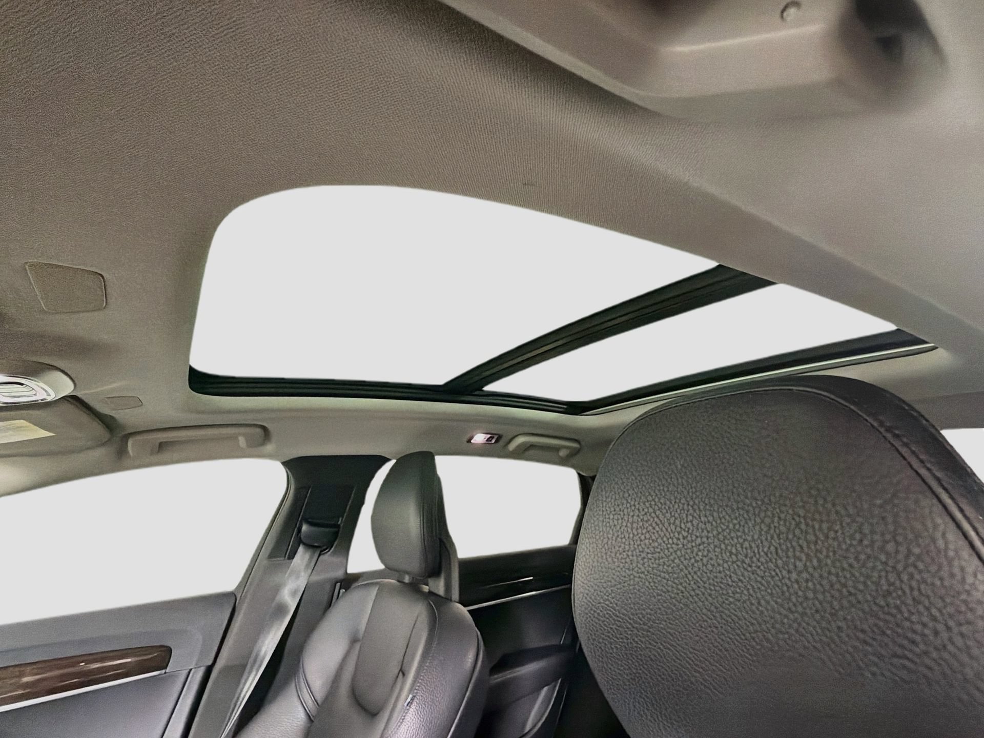 Used 2018 Volvo S90 T5 Momentum w/ Convenience Package FWD image 22