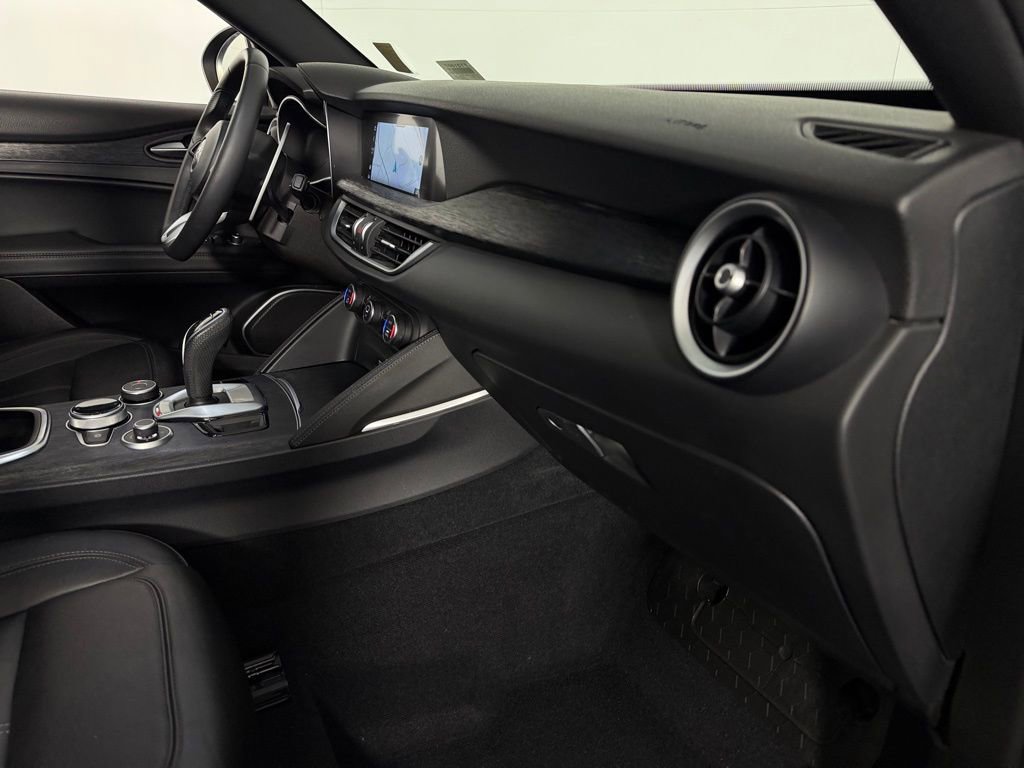 Used 2022 Alfa Romeo Stelvio Sprint RWD image 31