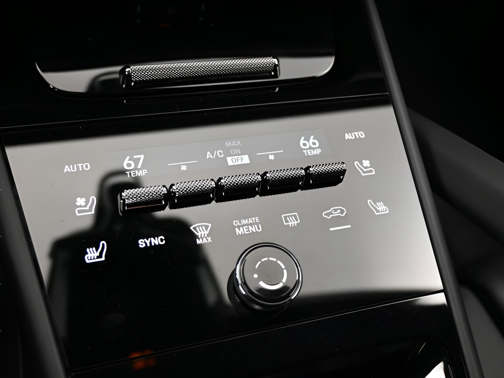 Certified 2025 Porsche Cayenne S AWD/4WD image 14