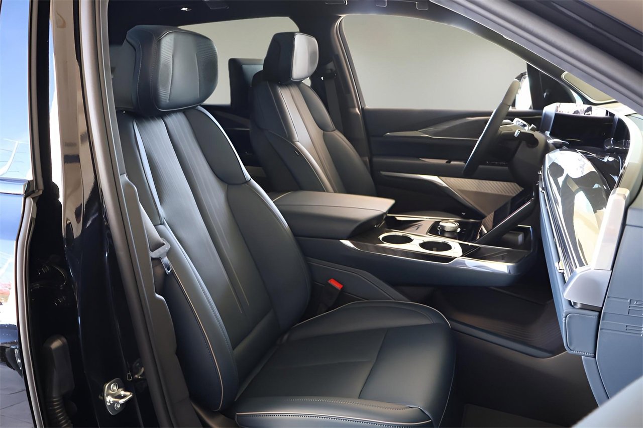 New 2025 Cadillac Escalade IQ Luxury 2 w/ LPO, Radiant Package image 19