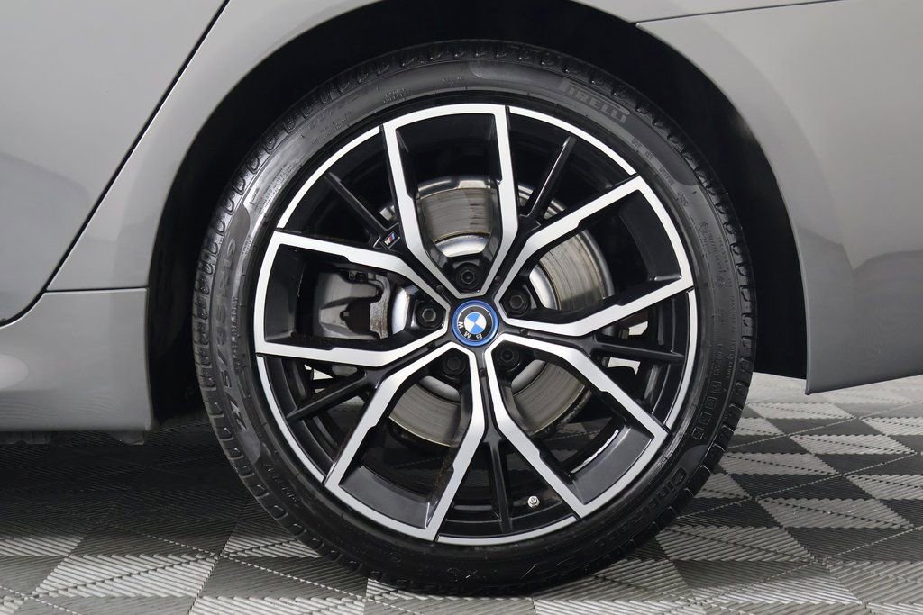 Used 2022 BMW 530e w/ Premium Package RWD image 16