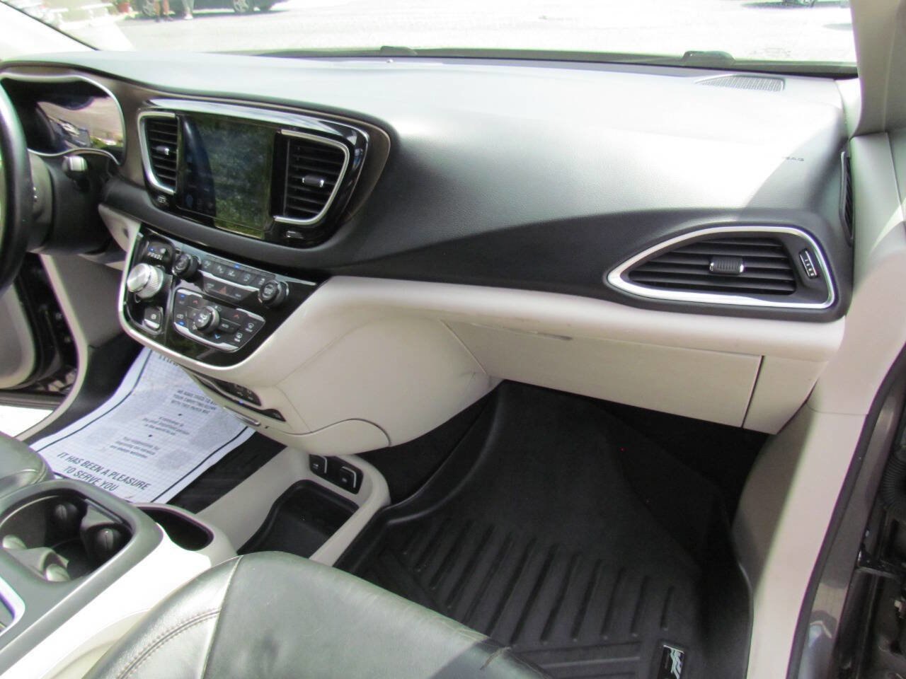 Used 2017 Chrysler Pacifica Touring-L Plus w/ Advanced Safetytec Group image 21