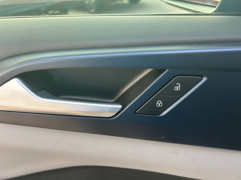 Used 2023 Volkswagen Taos SE w/ Panoramic Sunroof Package image 44