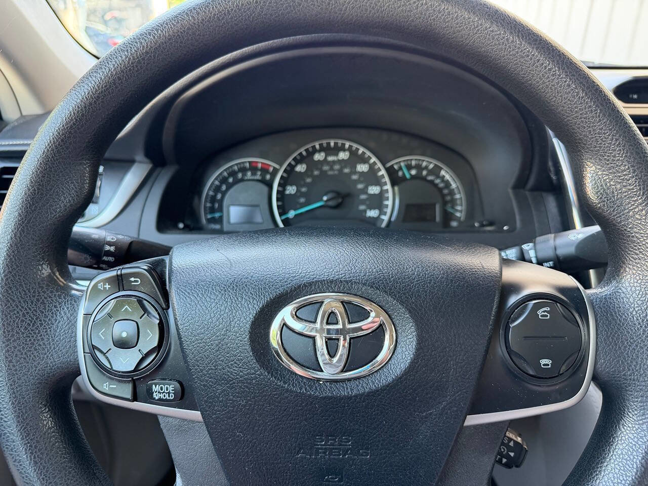 Used 2012 Toyota Camry LE FWD image 22
