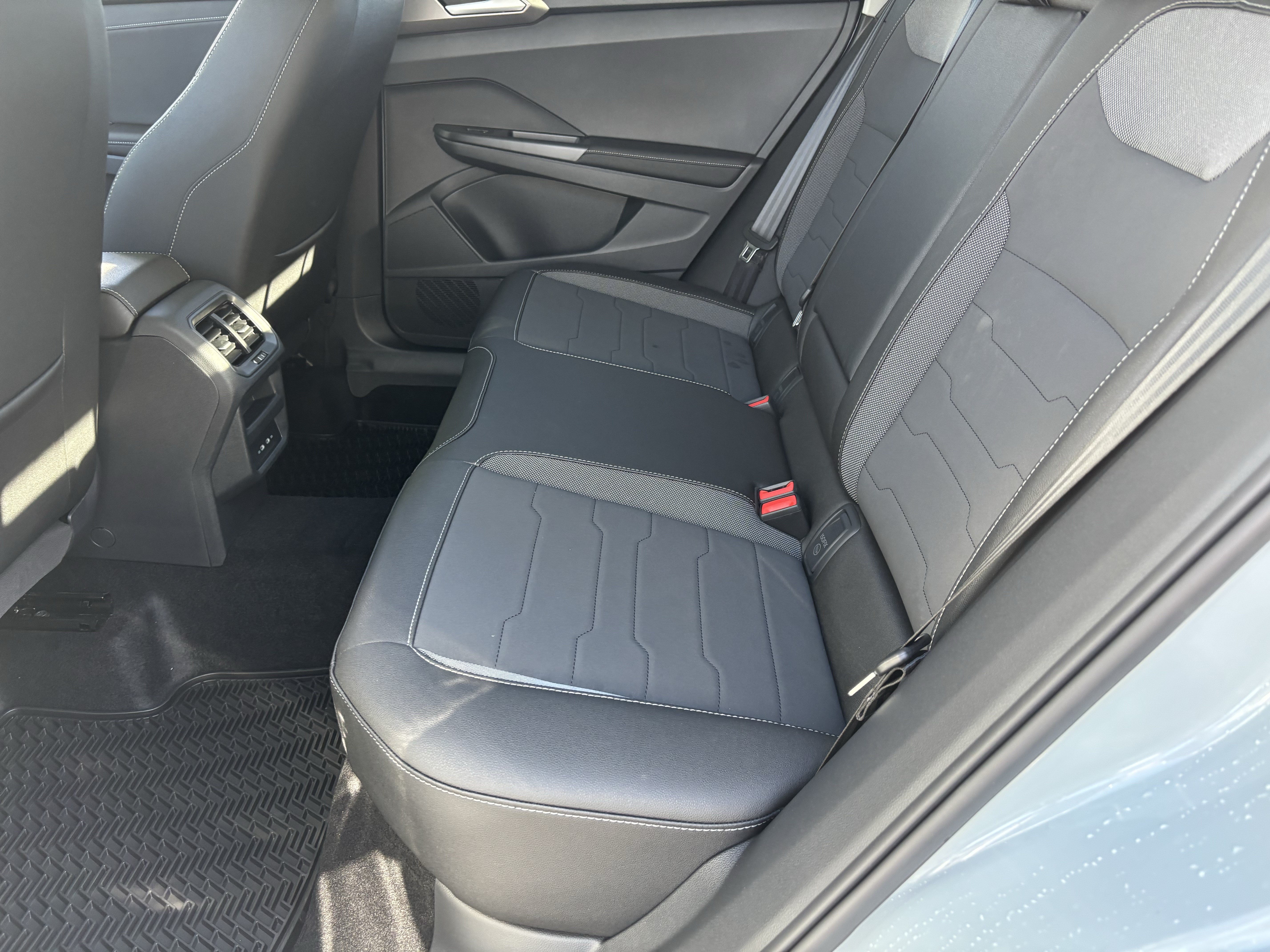 New 2026 Volkswagen Taos SE FWD image 14