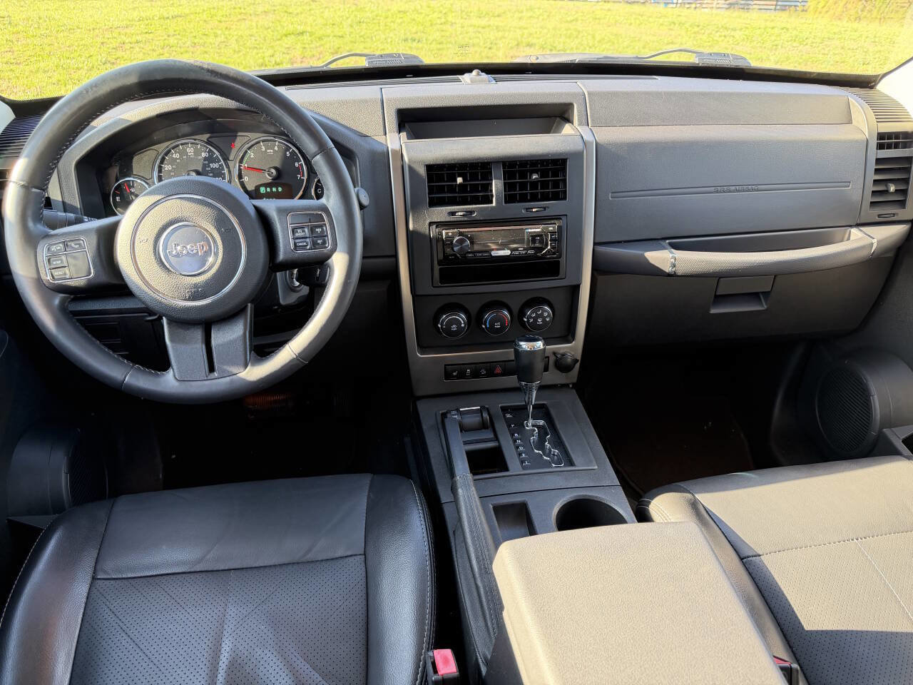 Used 2012 Jeep Liberty Sport image 8