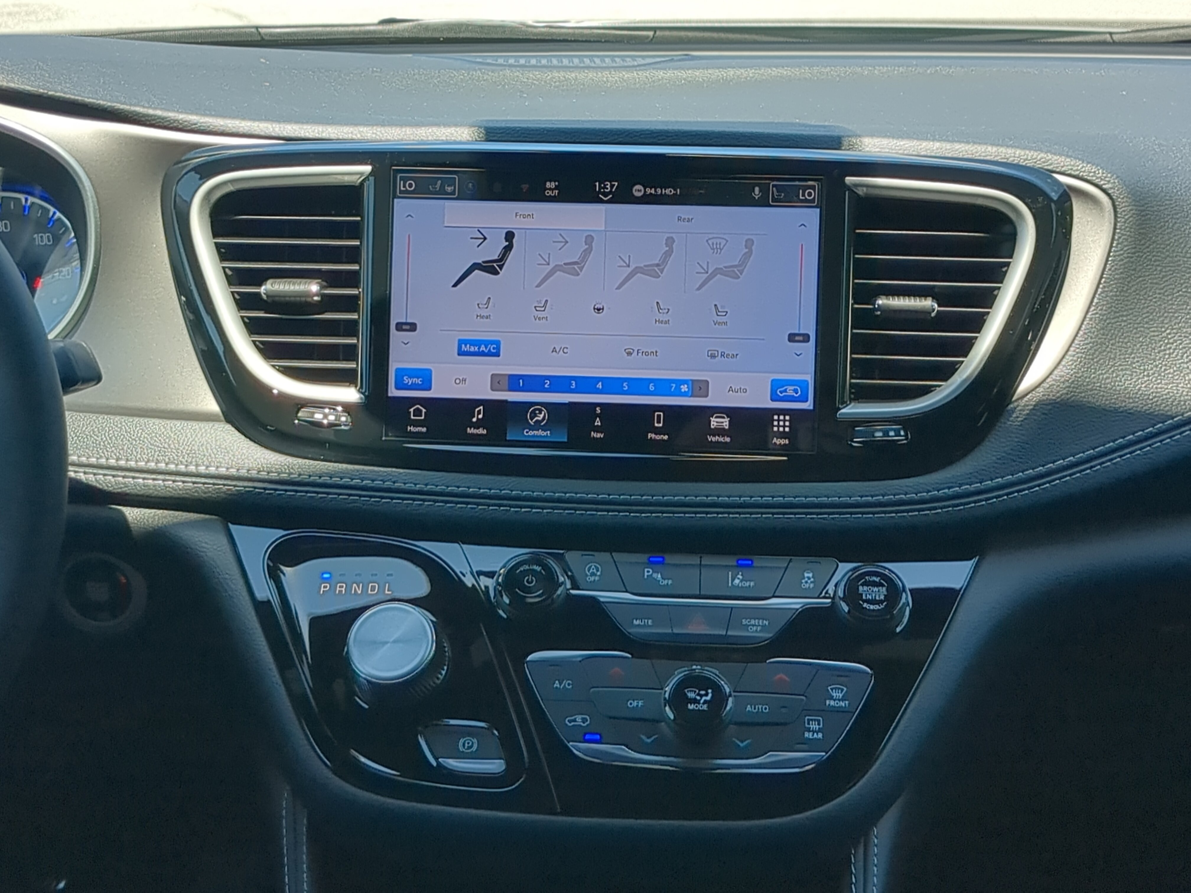 New 2027 Chrysler Pacifica Limited FWD image 16