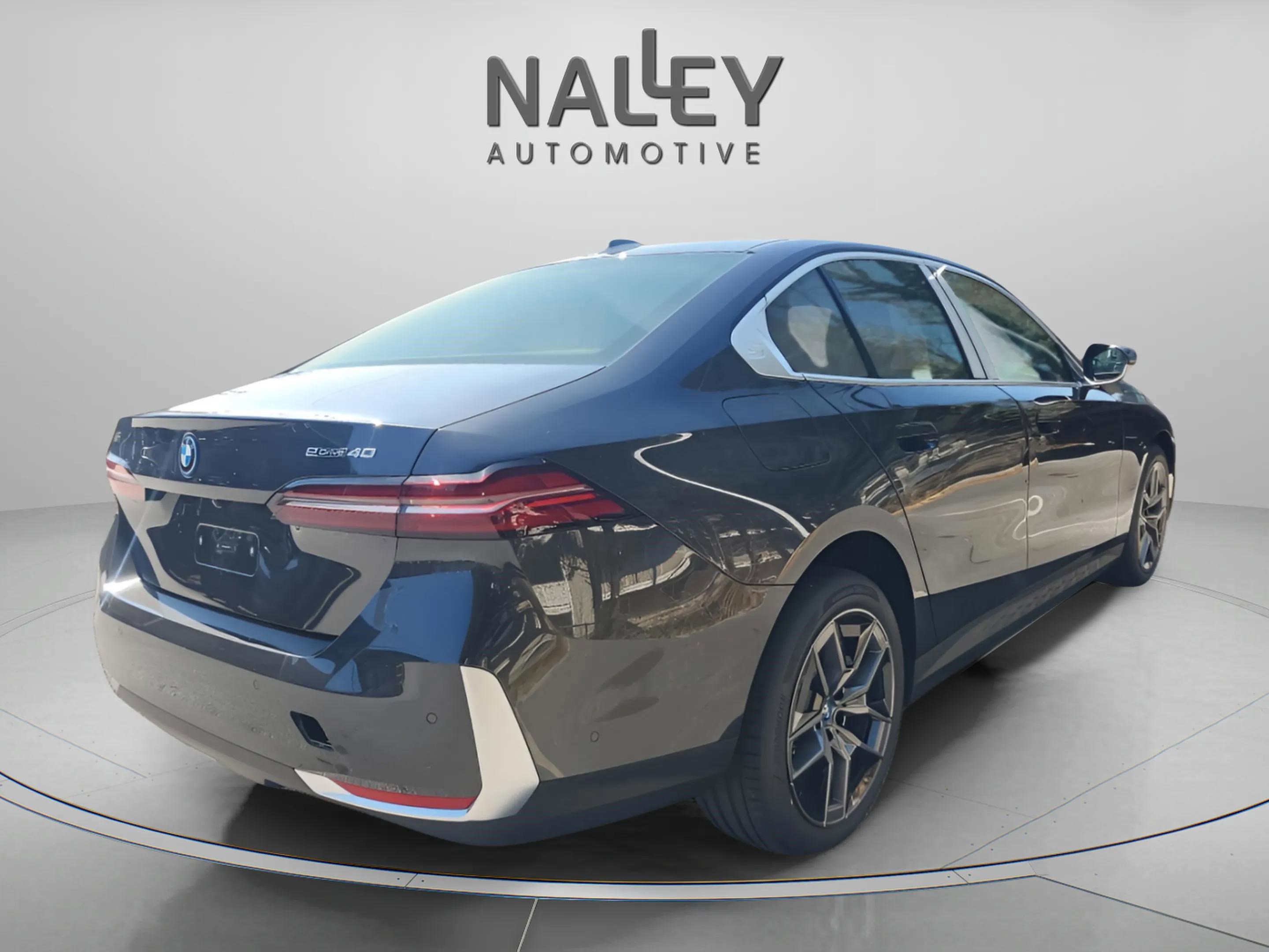 Used 2025 BMW i5 eDrive40i w/ Premium Package image 4