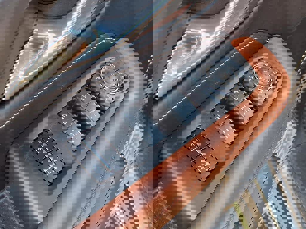 Used 2024 GMC Yukon Denali Ultimate image 17