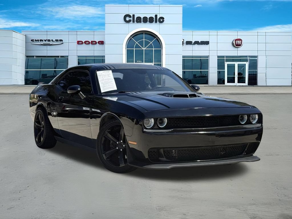 Used 2016 Dodge Challenger R/T RWD image 1