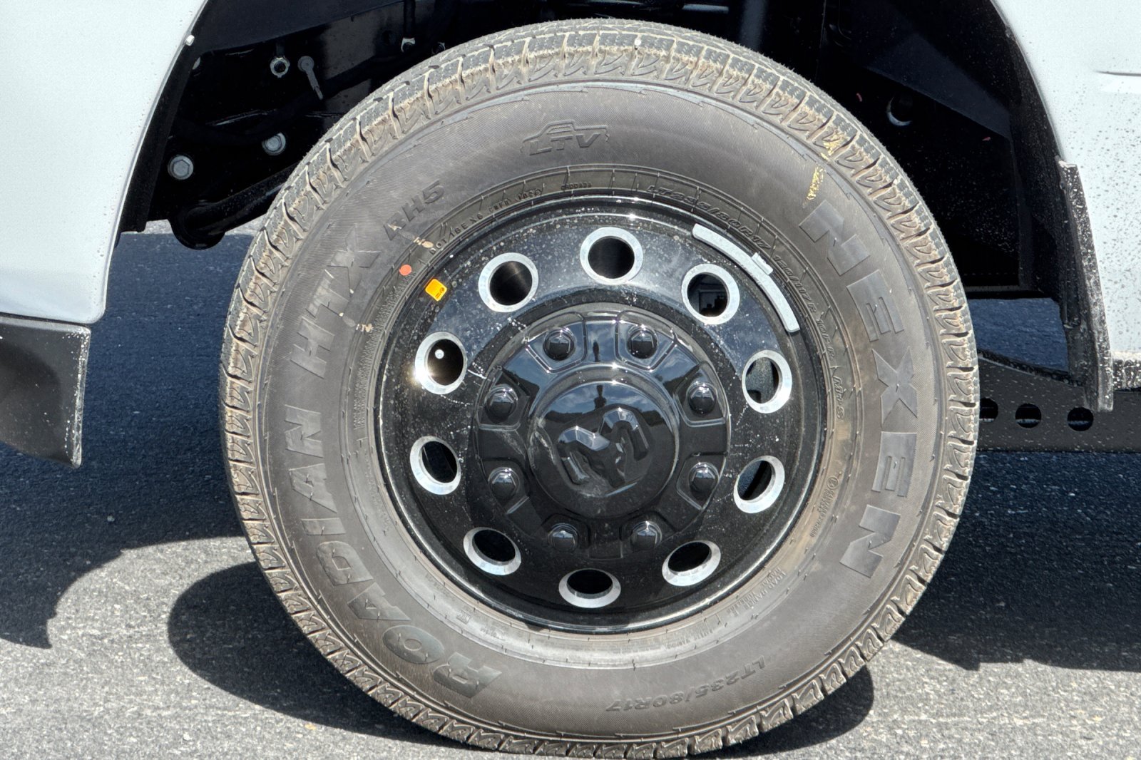New 2026 RAM 3500 Laramie AWD/4WD image 24