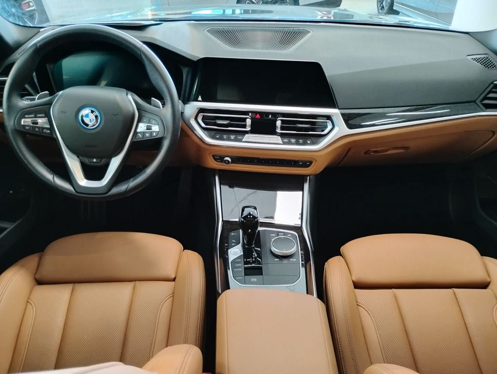 Used 2022 BMW 330e xDrive w/ Driving Assistance Package AWD/4WD image 10