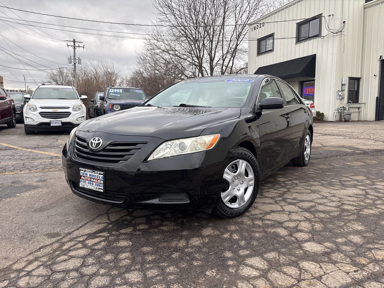 Used 2009 Toyota Camry LE FWD image 1