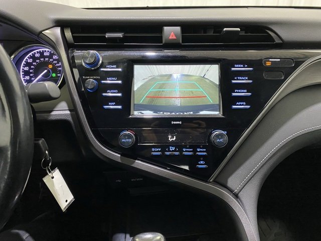Used 2020 Toyota Camry SE image 19