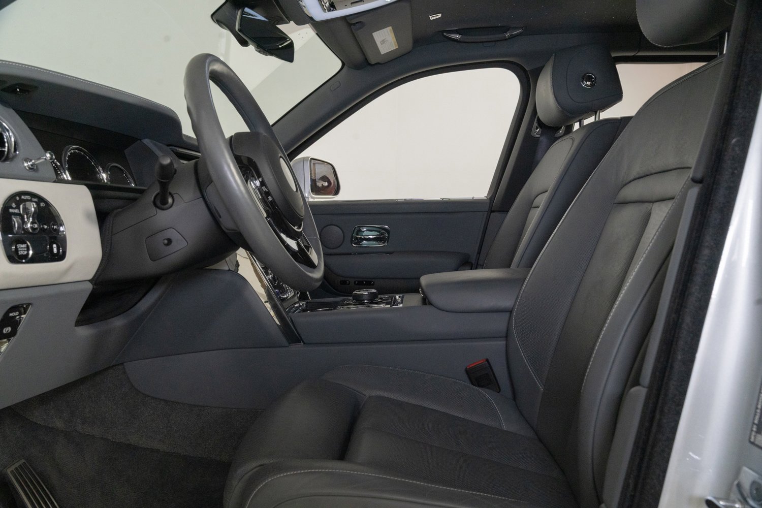 Used 2023 Rolls-Royce Cullinan AWD/4WD image 18