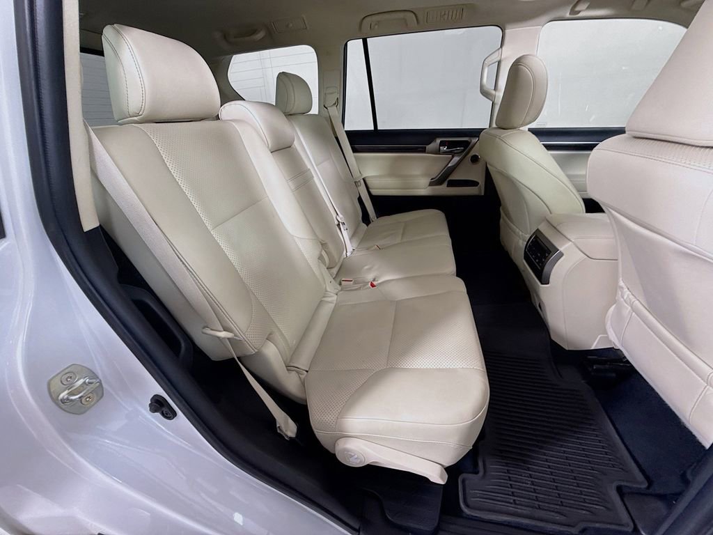 Used 2023 Lexus GX 460 Luxury w/ Accessory Package image 28