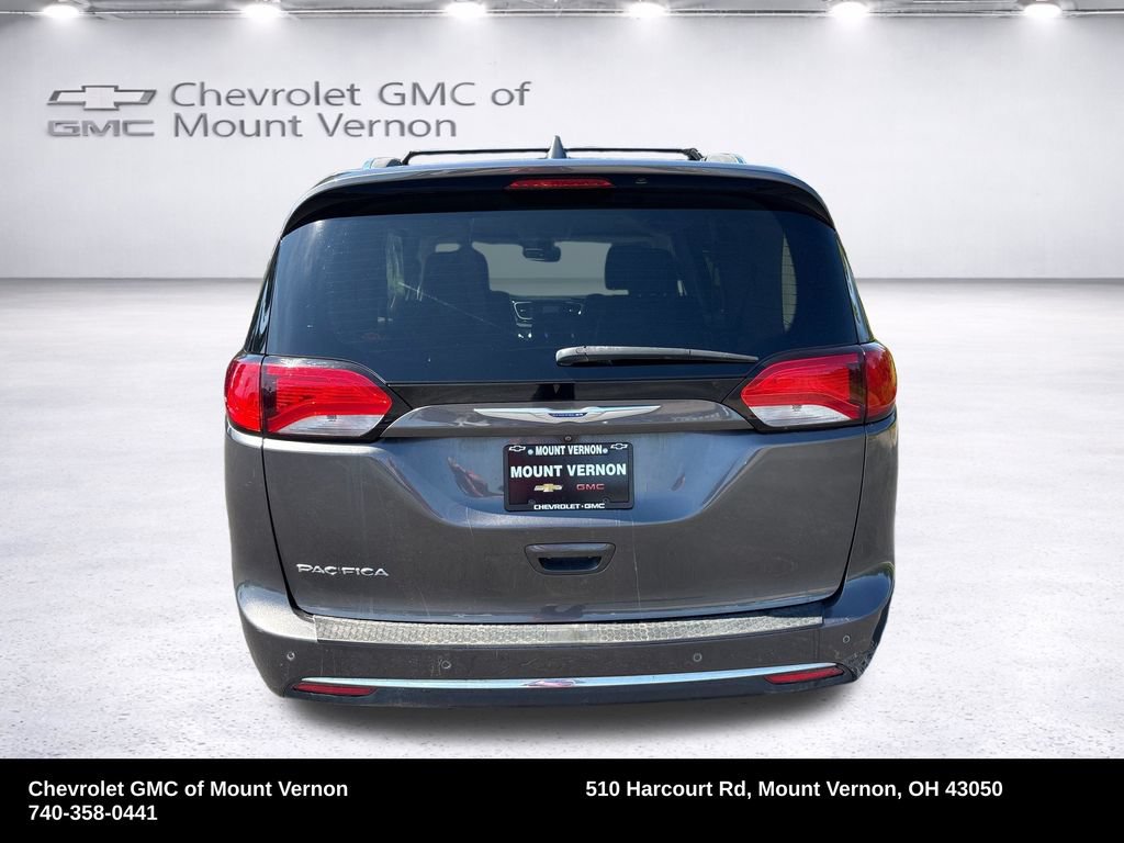 Used 2018 Chrysler Pacifica Touring-L Plus FWD image 4