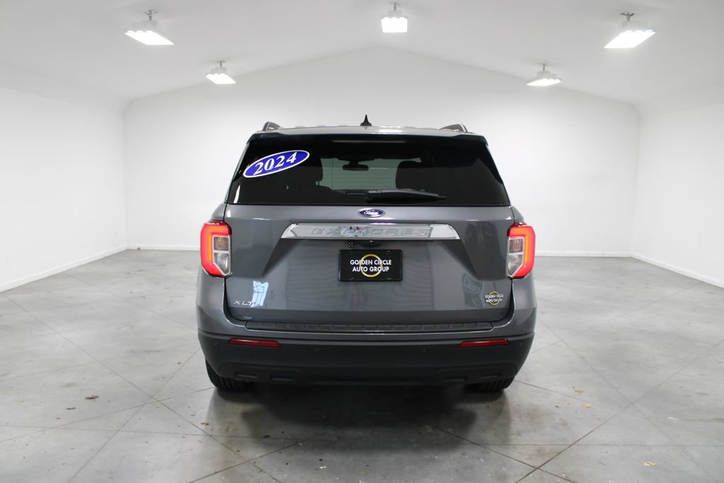 Used 2024 Ford Explorer XLT RWD image 8