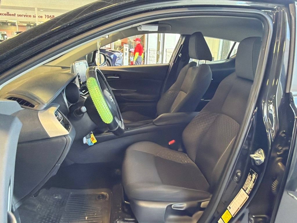 Used 2021 Toyota C-HR LE FWD image 7