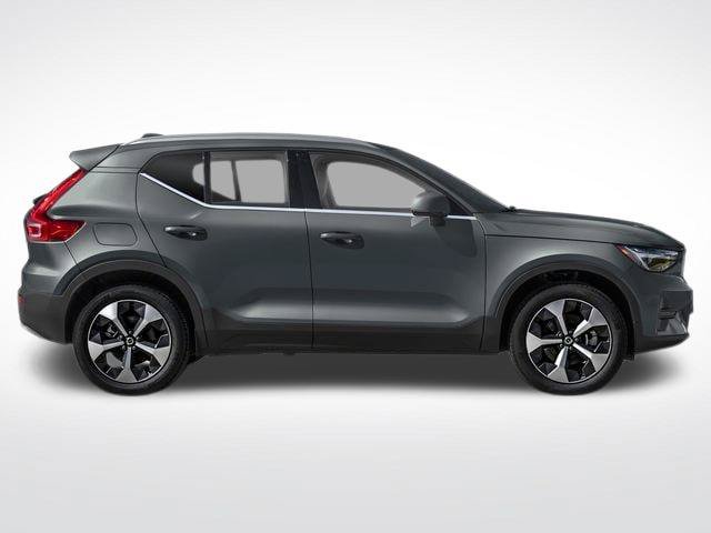 Used 2025 Volvo XC40 B5 Plus AWD/4WD image 30