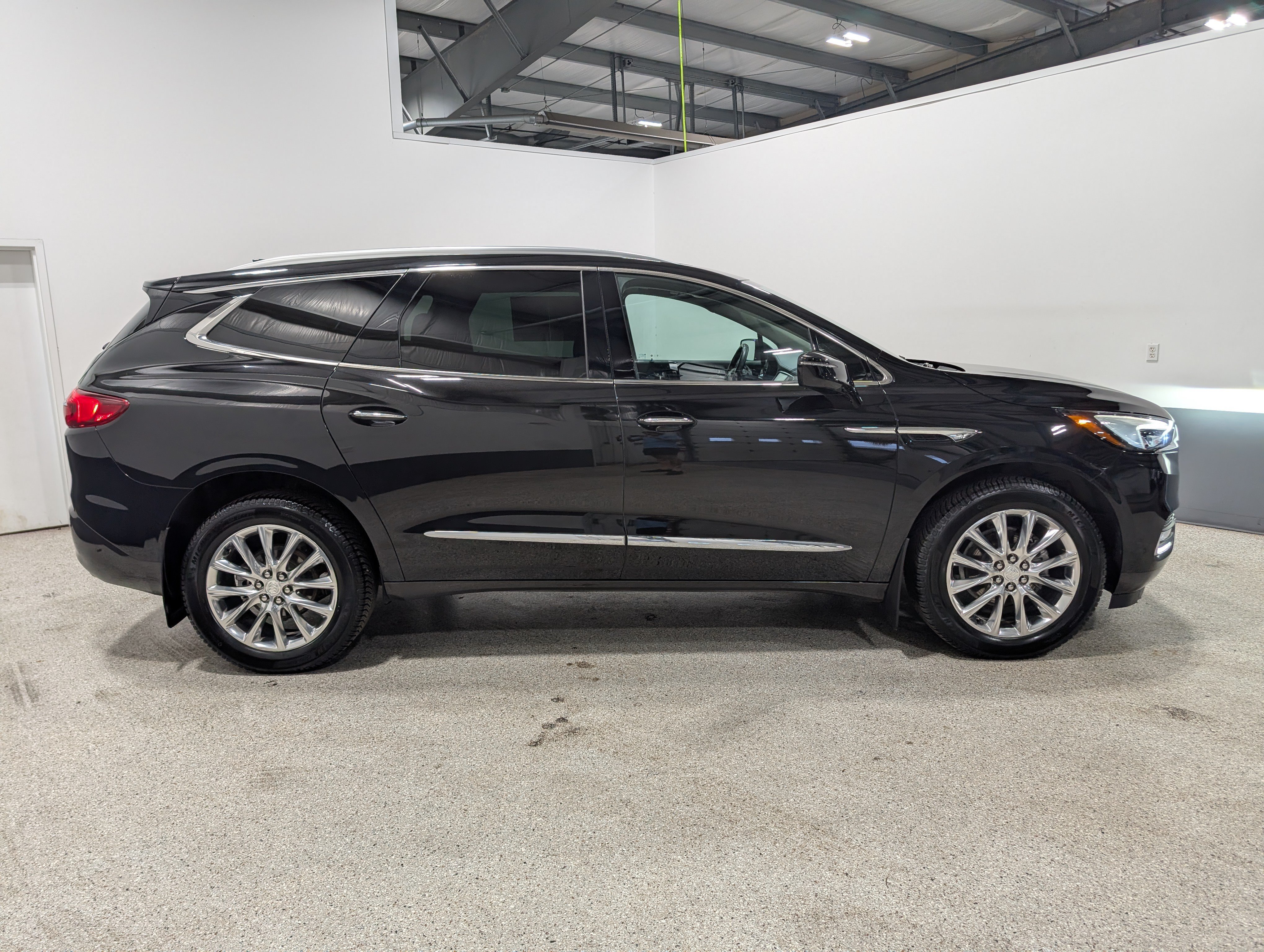 Used 2020 Buick Enclave Premium w/ Sun and Sites Package AWD/4WD image 2