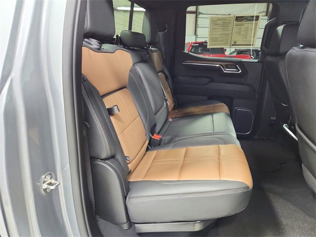 Used 2023 Chevrolet Silverado 1500 High Country image 43