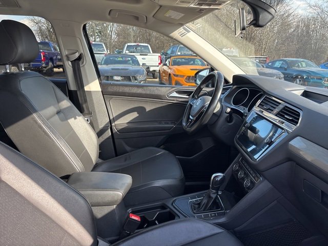 Used 2018 Volkswagen Tiguan SE w/ Panoramic Sunroof Package image 7