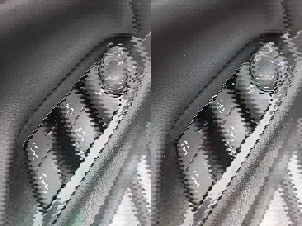 Certified 2023 Chevrolet Equinox Premier image 18