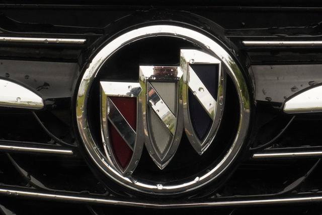 Used 2023 Buick Envision Preferred FWD image 40
