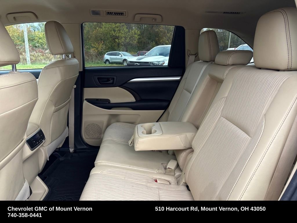 Used 2017 Toyota Highlander LE image 12