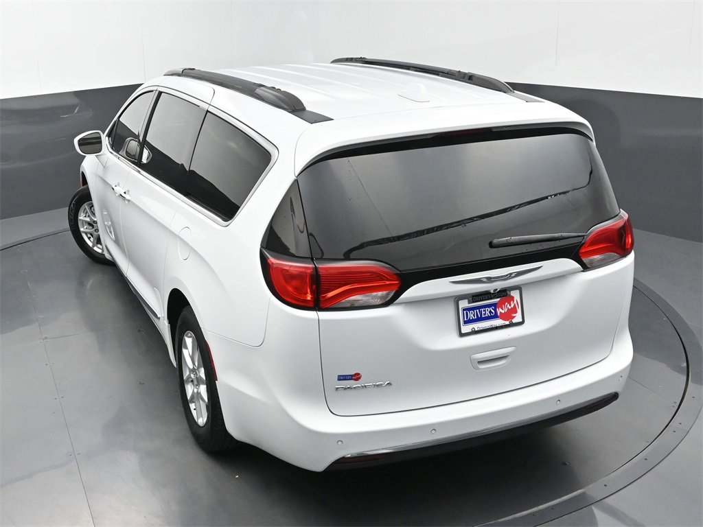 Used 2017 Chrysler Pacifica Touring-L image 30