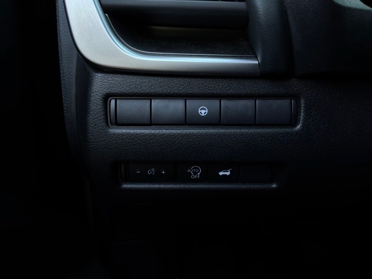 Used 2025 Nissan Rogue SV FWD image 23