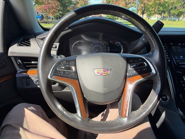 Used 2020 Cadillac Escalade Luxury AWD/4WD image 41