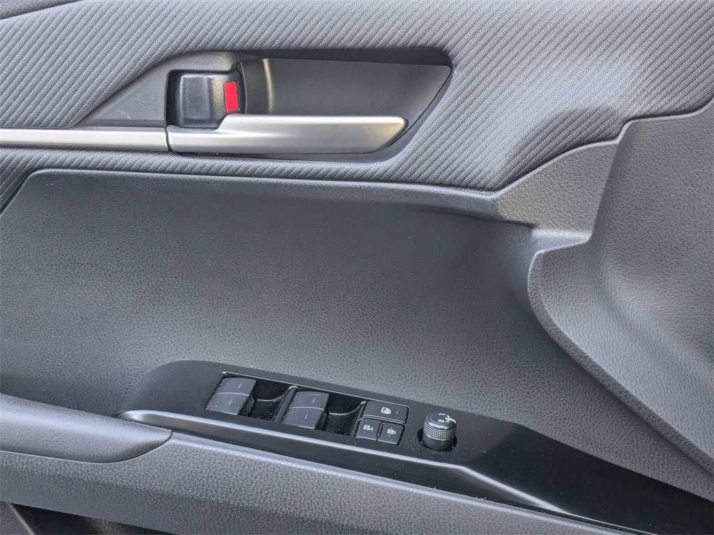 Used 2025 Toyota Camry SE image 14