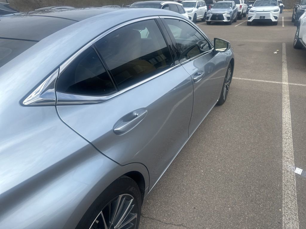 Certified 2023 Lexus ES 350 w/ Premium Package image 13