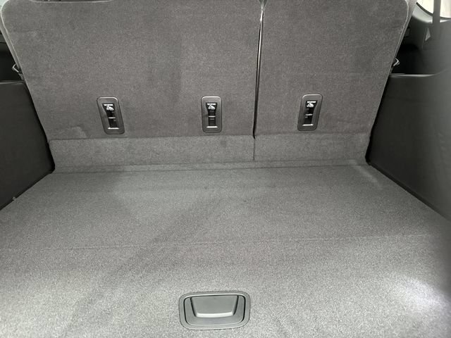New 2026 GMC Yukon XL AT4 w/ LPO, Floor Liner Package AWD/4WD image 26