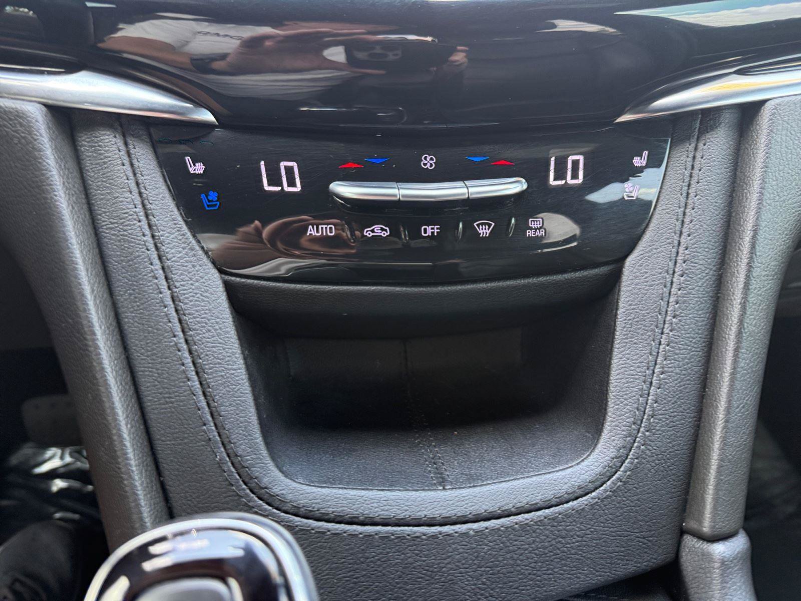 Used 2023 Cadillac XT6 Premium Luxury w/ Platinum Package AWD/4WD image 32