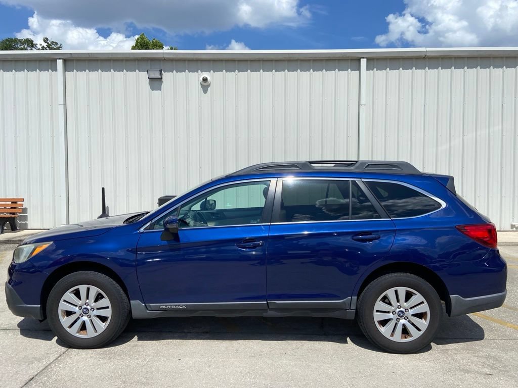 Used 2015 Subaru Outback 2.5i Premium AWD/4WD image 2