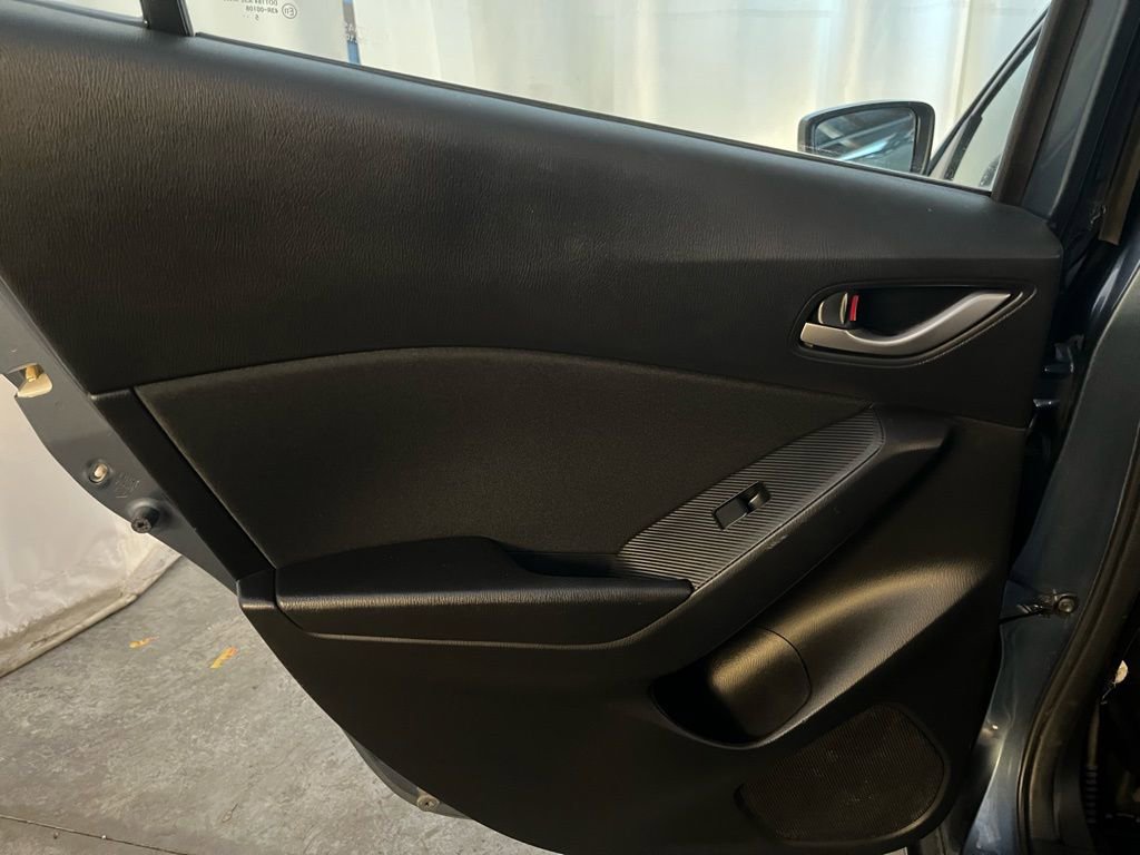 Used 2016 MAZDA MAZDA3 i Touring w/ Popular Equipment Package image 24