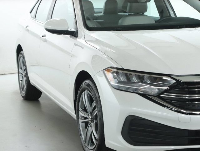 Used 2024 Volkswagen Jetta SE w/ Panoramic Sunroof Package FWD image 8