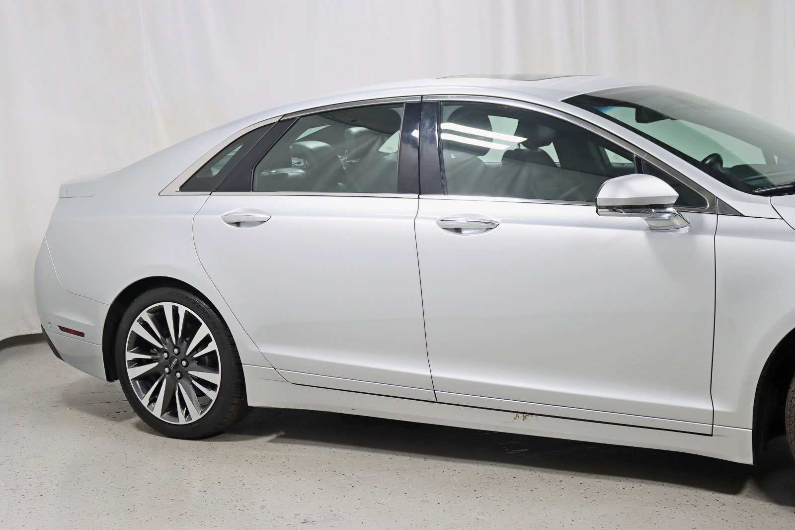 Used 2019 Lincoln MKZ Reserve FWD image 3
